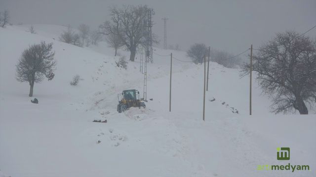 Kapalı köy yollarında çalışmalar sürüyor