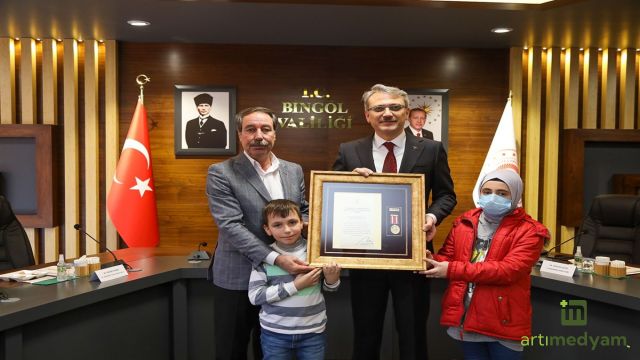 Şehit yakınlarına ‘Devlet Övünç Madalyası ve Beratı’ takdim edildi