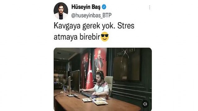 Parti Genel Başkanı Mobil Oyun Oynadı