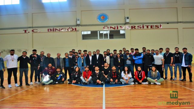 Spor şenlikleri ödül töreni düzenlendi