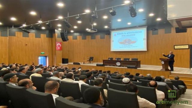 “İnsanlık için hizmet etmeliyiz”