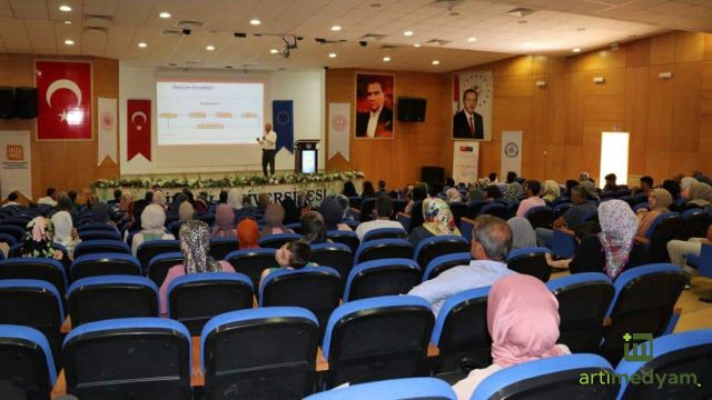 Özel öğrencilerin ailelerine yönelik konferans düzenlendi