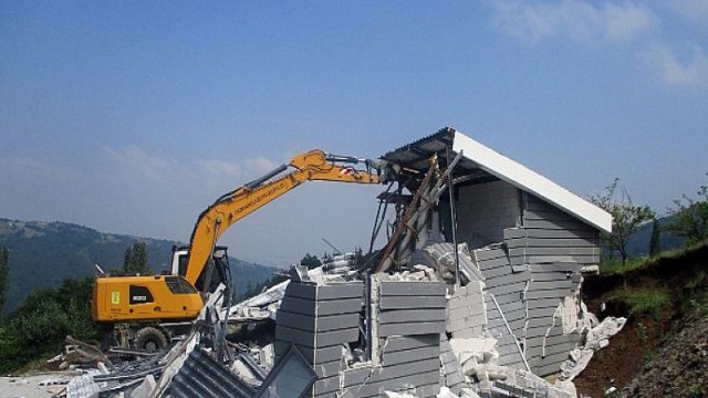 Uludağ eteklerinde kaçak yapı operasyonu