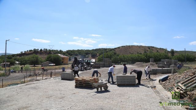 Belediye üstyapı çalışmalarını sürdürüyor