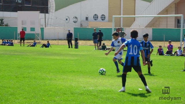 Çocuklar futbol şenliğinde buluştu