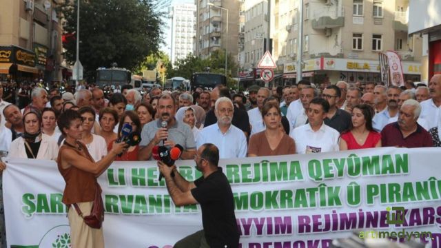 Kayyımlar Diyarbakır’da protesto edildi: İrade hırsızları