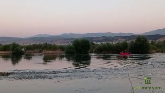 Murat Nehri'nde mahsur kalanları AFAD kurtardı