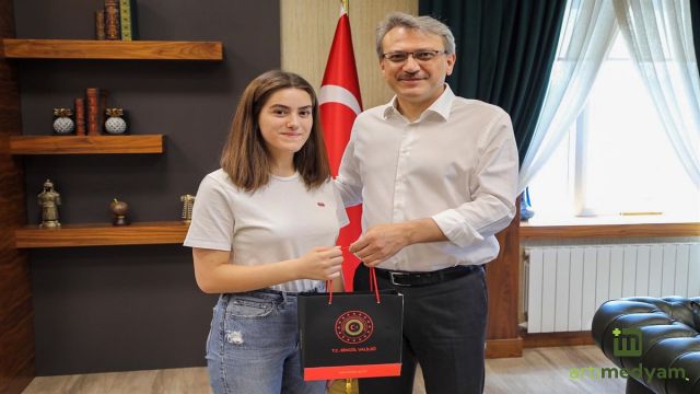 “Sizler Türkiye’mizin aydınlık yarınlarısınız”