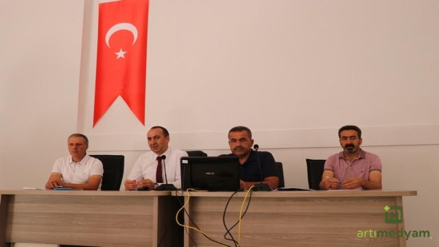 Yücel, muhtarlarla bir araya geldi