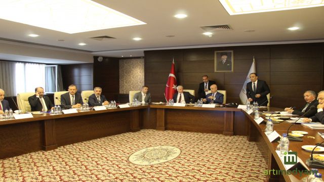 YÖK Başkanı Özvar, “Üniversitelerimizin, bölgelerin kalkınmasına sundukları katkıyı oldukça önemsiyoruz”