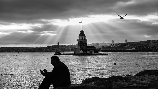 “Işıklarınızı Açın” sergisinin geliri TEGV’li çocuklara destek olacak