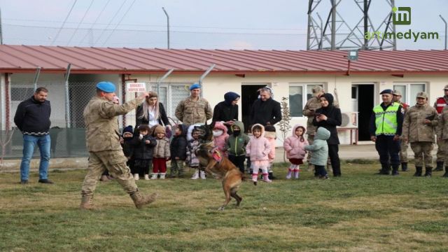 Minik öğrenciler, jandarmada dolu dolu bir gün geçirdi