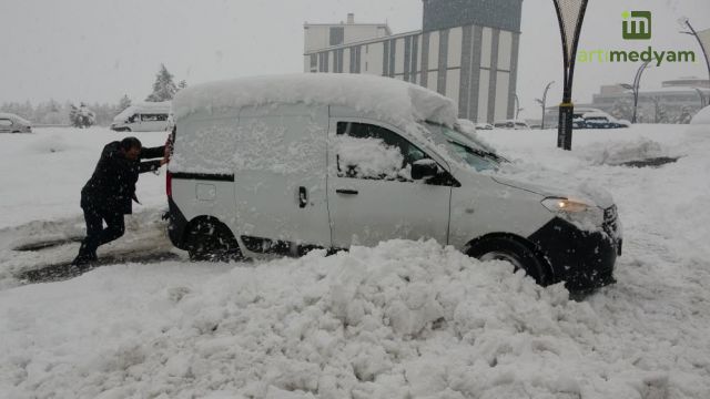 Bingöl'de 283 köy yolu kapandı