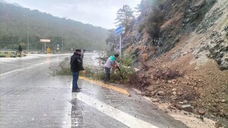 Kemer’de toprak kayması